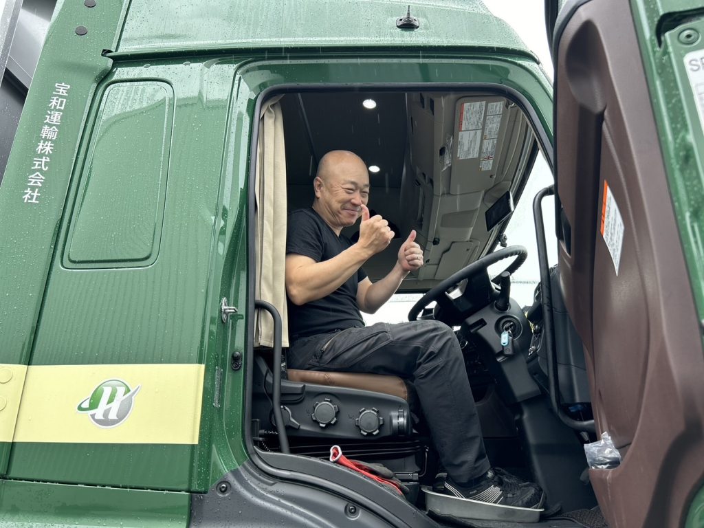 宝和運輸尾道営業所にて、今年3台目の新車が納車されました！