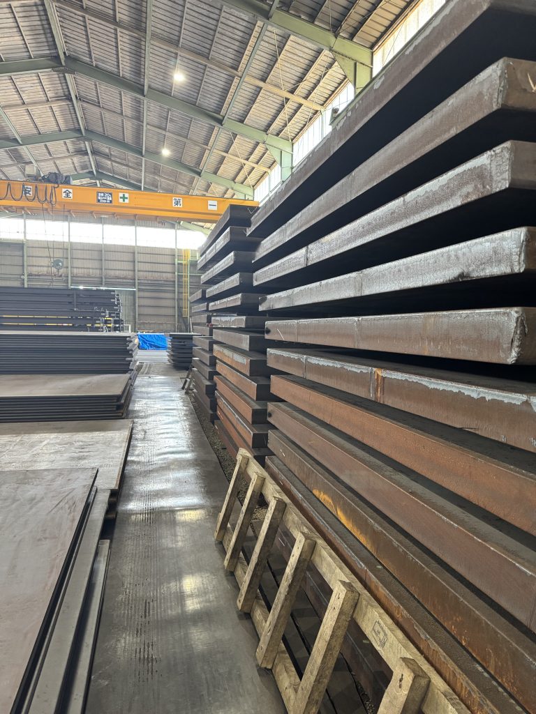 1000t超の鉄板が台湾から到着！迫力ある現場を少しご紹介します