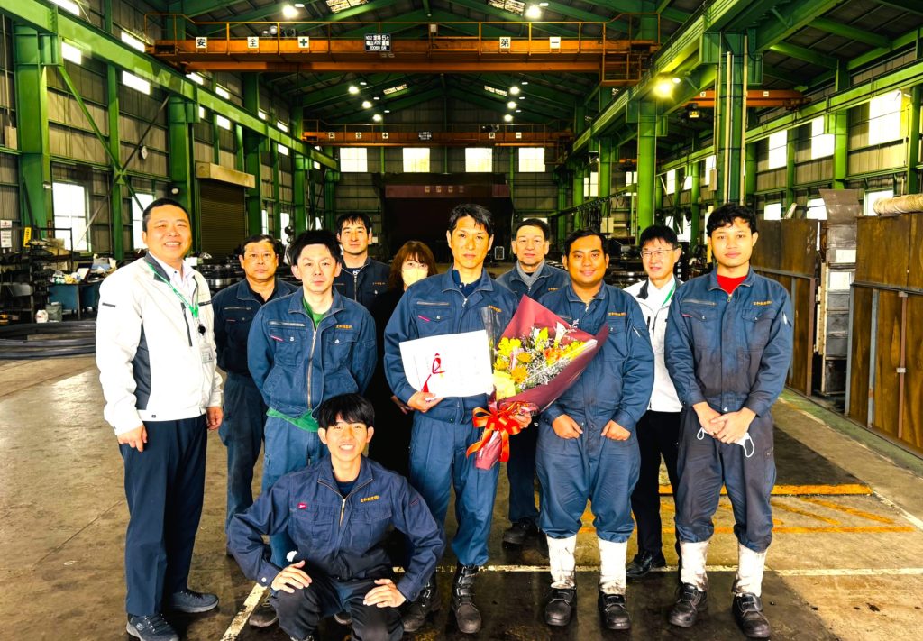 宝和鋼業加工部にて永年勤続表彰を行いました